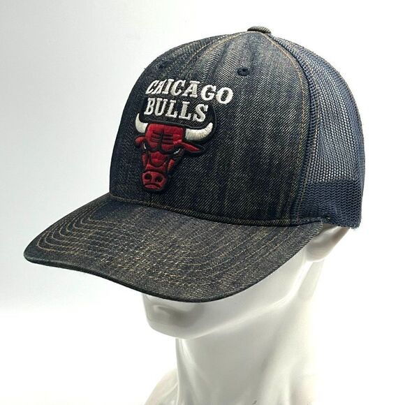 VINTAGE Mitchelle & Ness Bulls Denim Snapback - Picture 1 of 7